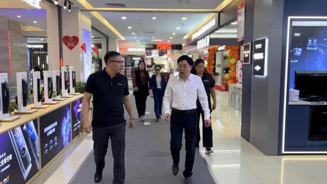 ”促消费活动暨海信百亿补贴活动在南阳家电大世界盛大启动爱游戏app体育南阳市2024年“惠享南都 欢购国庆(图3)