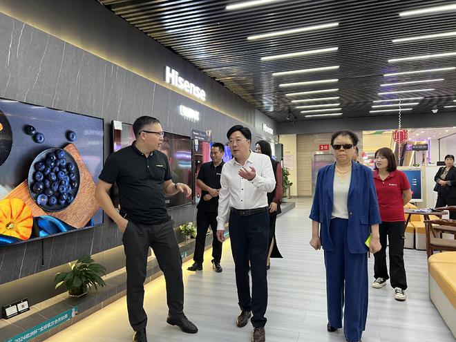 ”促消费活动暨海信百亿补贴活动在南阳家电大世界盛大启动爱游戏app体育南阳市2024年“惠享南都 欢购国庆(图17)