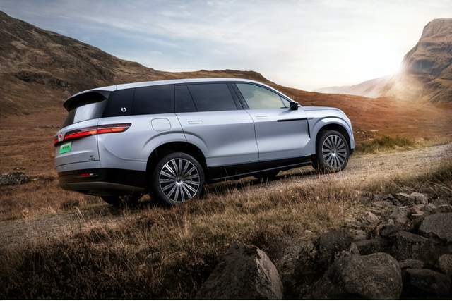 「技术鱼池」放大招！杀入中大型 SUV 市场爱游戏ayx网站3898 万起！腾势 N9(图14)