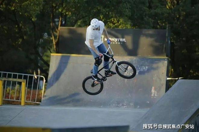 - 环境 价格地址楼盘详情配套电话交房时间配套电话交房时间爱游戏平台建发海宸 (售楼处) 首页 -建发海宸销售中心(图6)